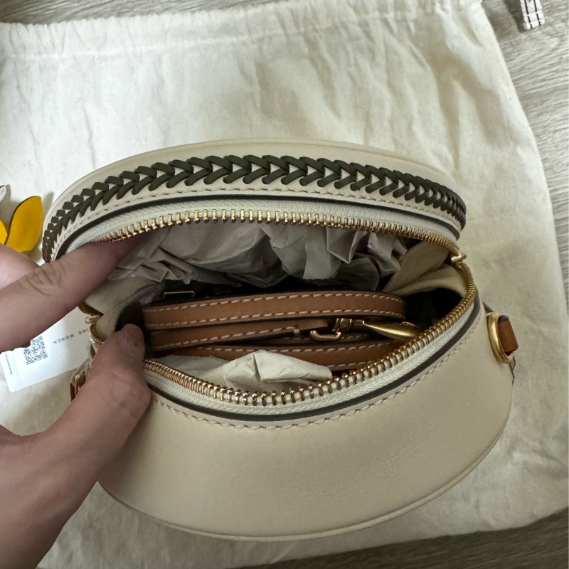 Tory Burch 專櫃款T monogram 緹花圓型側背包-8