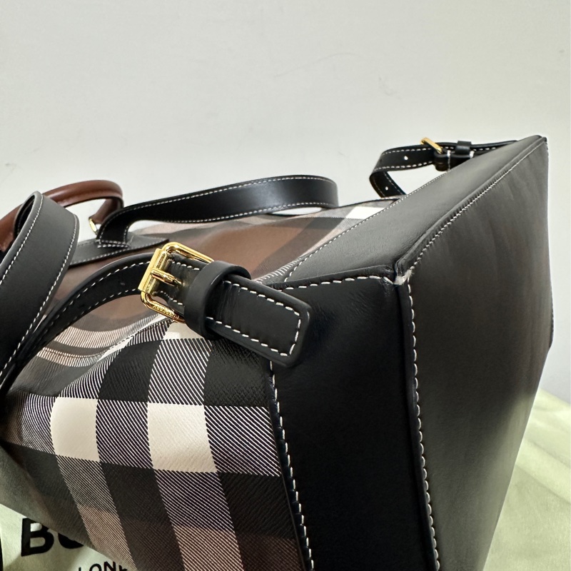 Burberry 經典格紋帆布拼皮革翻蓋束口後背包-12