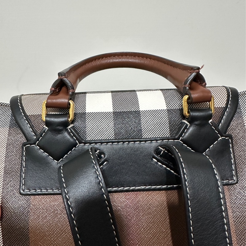 Burberry 經典格紋帆布拼皮革翻蓋束口後背包-13
