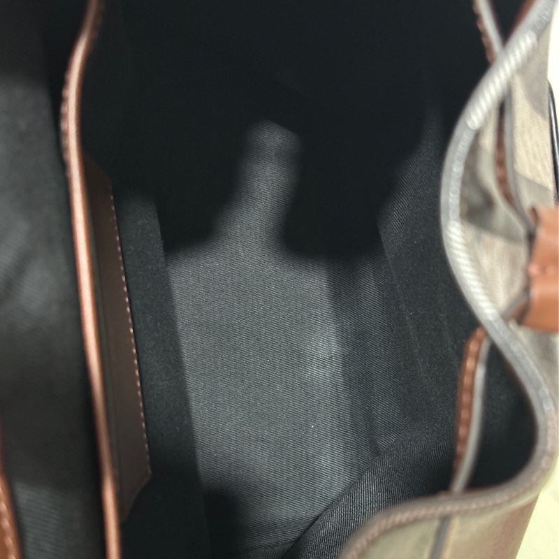 Burberry 經典格紋帆布拼皮革翻蓋束口後背包-19