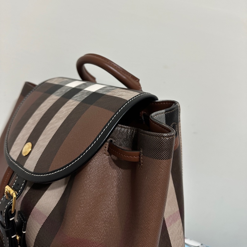 Burberry 經典格紋帆布拼皮革翻蓋束口後背包-23