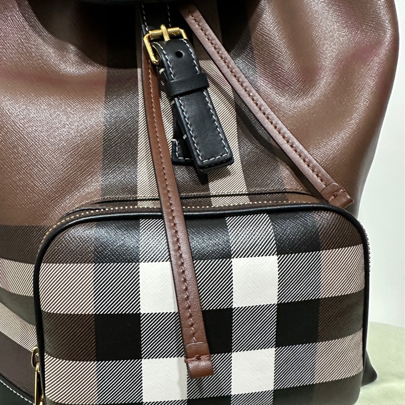 Burberry 經典格紋帆布拼皮革翻蓋束口後背包-6