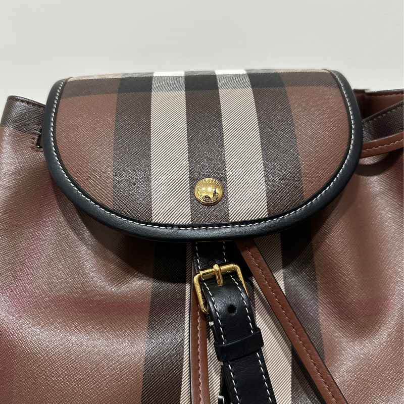 Burberry 經典格紋帆布拼皮革翻蓋束口後背包-7