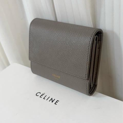✔️ Celine 粒面牛皮三折短夾（鵝卵石色）