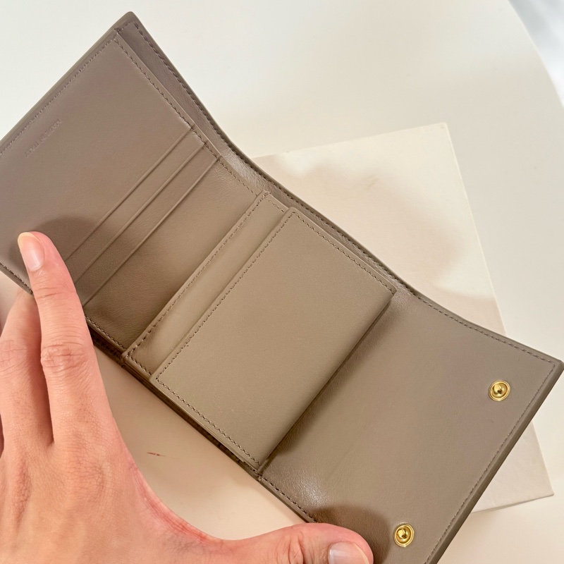 ✔️ Celine 粒面牛皮三折短夾(鵝卵石色)-3