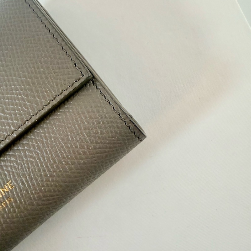 ✔️ Celine 粒面牛皮三折短夾(鵝卵石色)-7