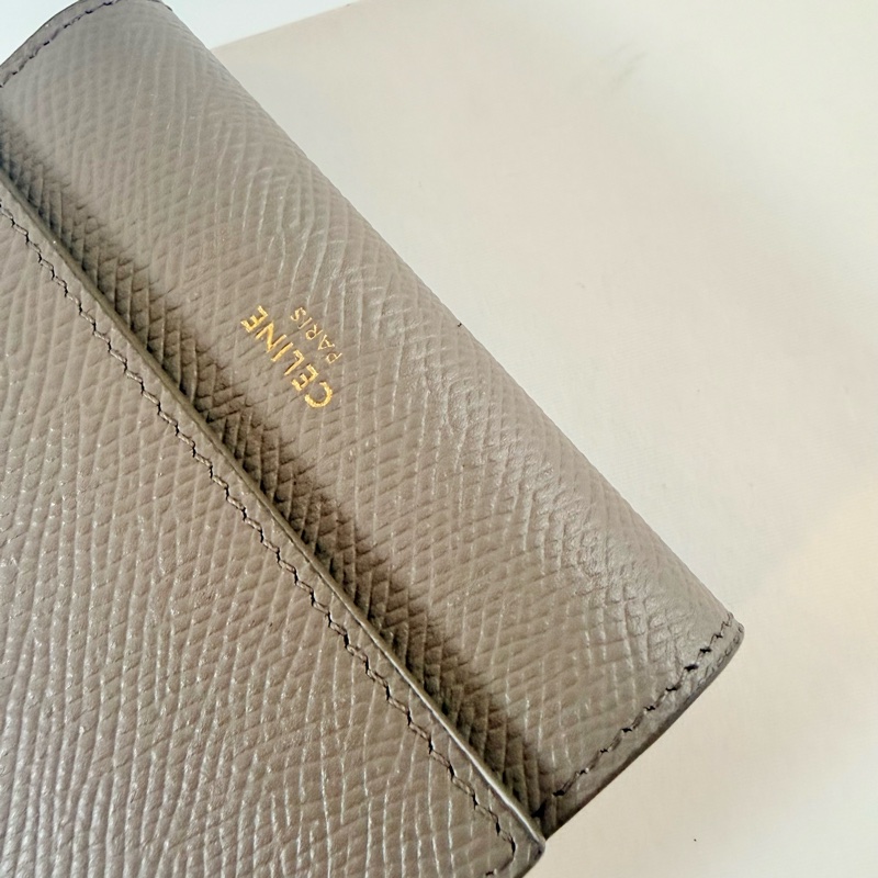 ✔️ Celine 粒面牛皮三折短夾(鵝卵石色)-9