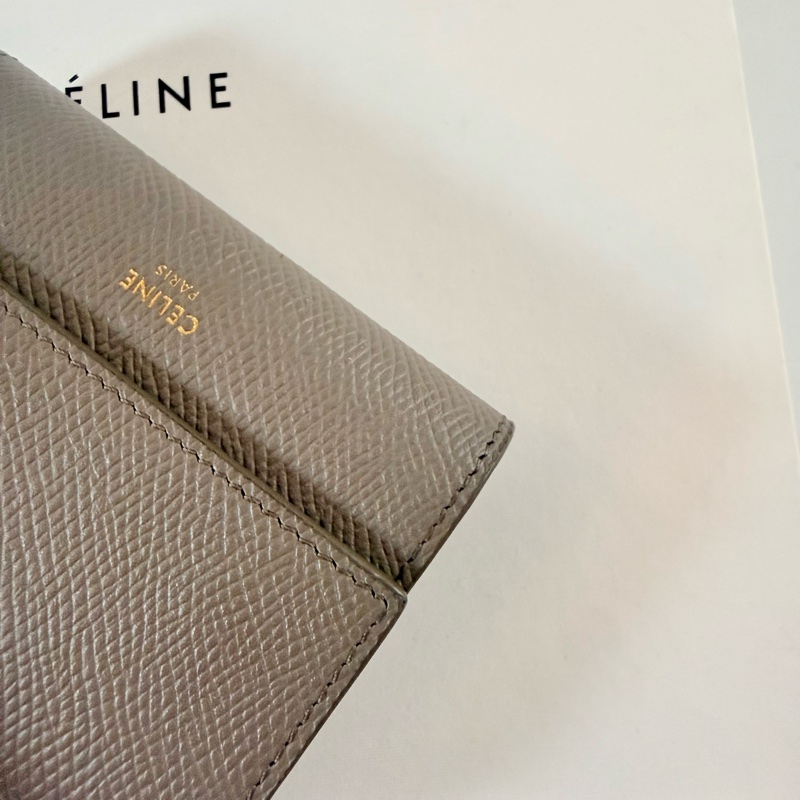 ✔️ Celine 粒面牛皮三折短夾(鵝卵石色)-11