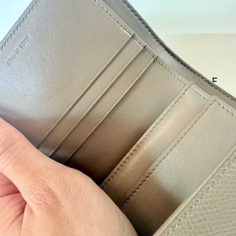 ✔️ Celine 粒面牛皮三折短夾(鵝卵石色)-14