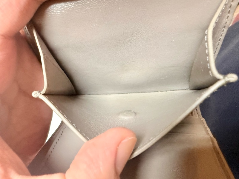 ✔️ Celine 粒面牛皮三折短夾(鵝卵石色)-15