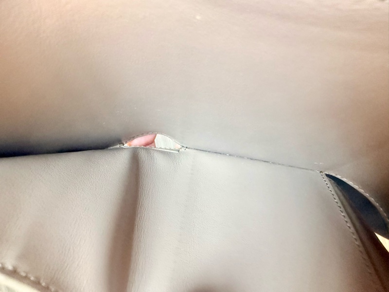 ✔️ Celine 粒面牛皮三折短夾(鵝卵石色)-16