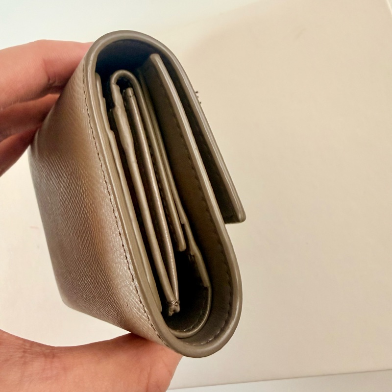 ✔️ Celine 粒面牛皮三折短夾(鵝卵石色)-21