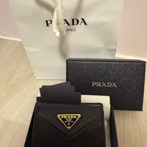 Prada 三折零錢短夾