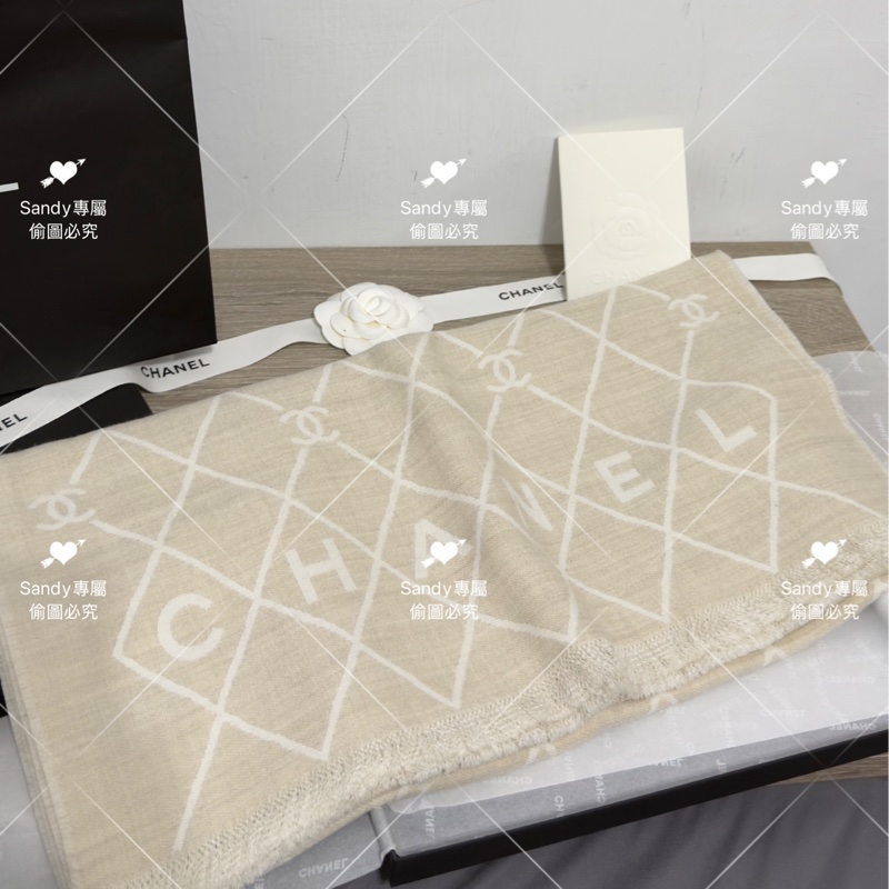 附盒子❤️Chanel 26p 爆款經典菱格圍巾🧣 全新全配 奶油白-7