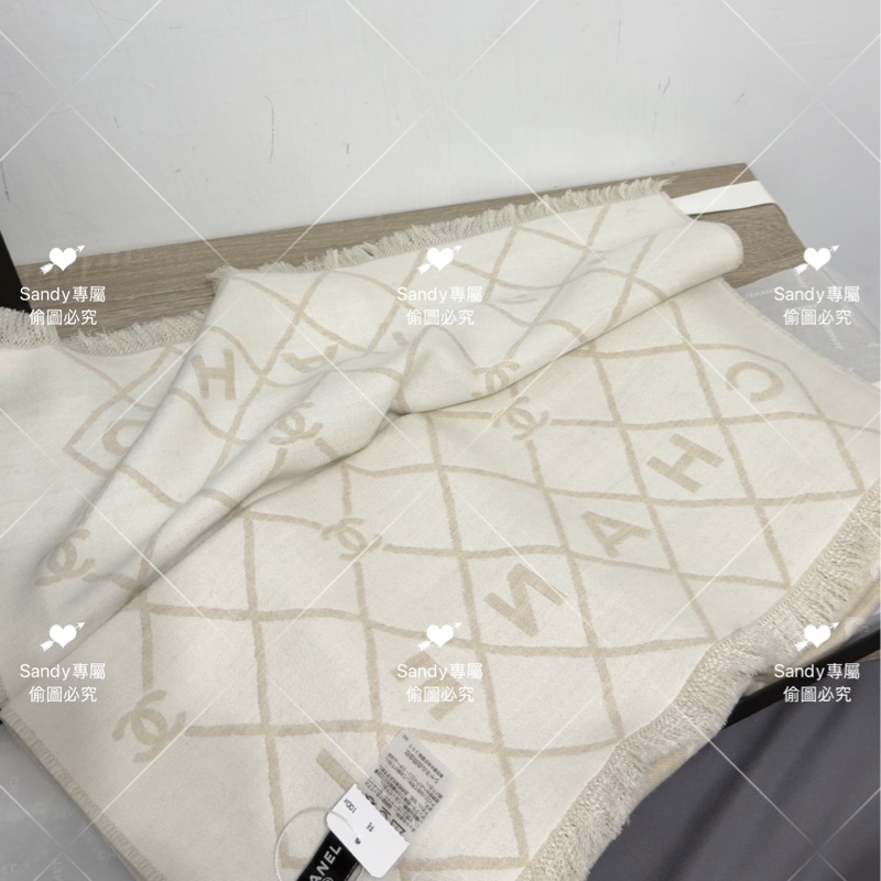 附盒子❤️Chanel 26p 爆款經典菱格圍巾🧣 全新全配 奶油白-9