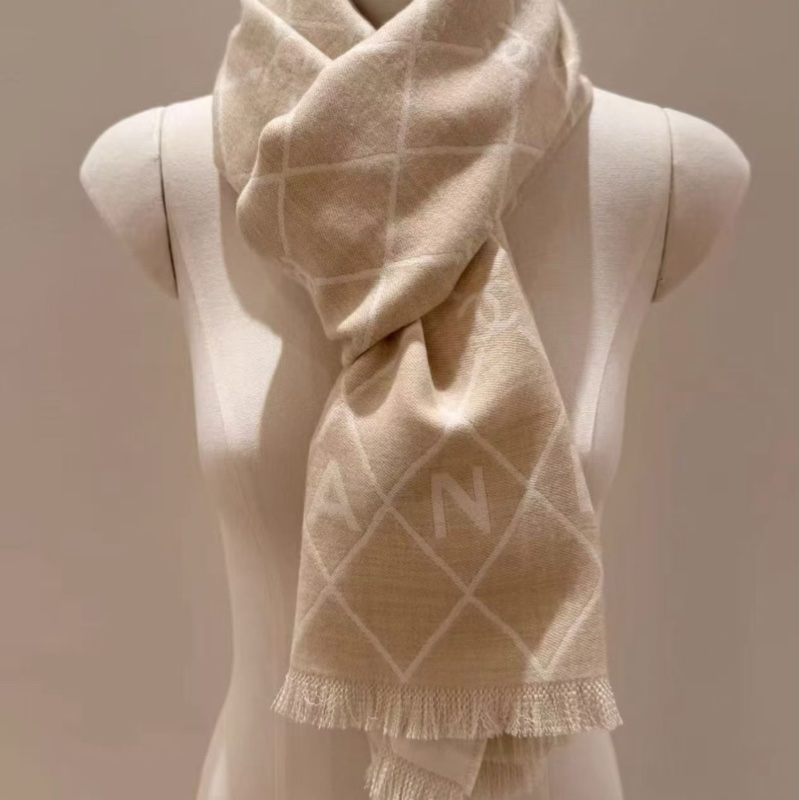 附盒子❤️Chanel 26p 爆款經典菱格圍巾🧣 全新全配 奶油白-11