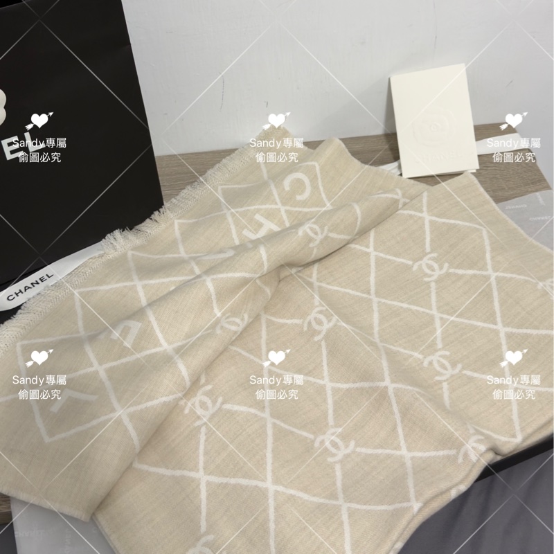 附盒子❤️Chanel 26p 爆款經典菱格圍巾🧣 全新全配 奶油白-14