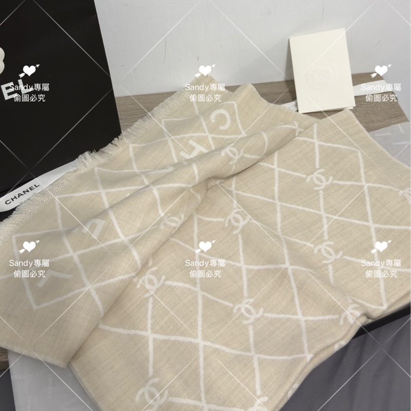 附盒子❤️Chanel 26p 爆款經典菱格圍巾🧣 全新全配 奶油白-29