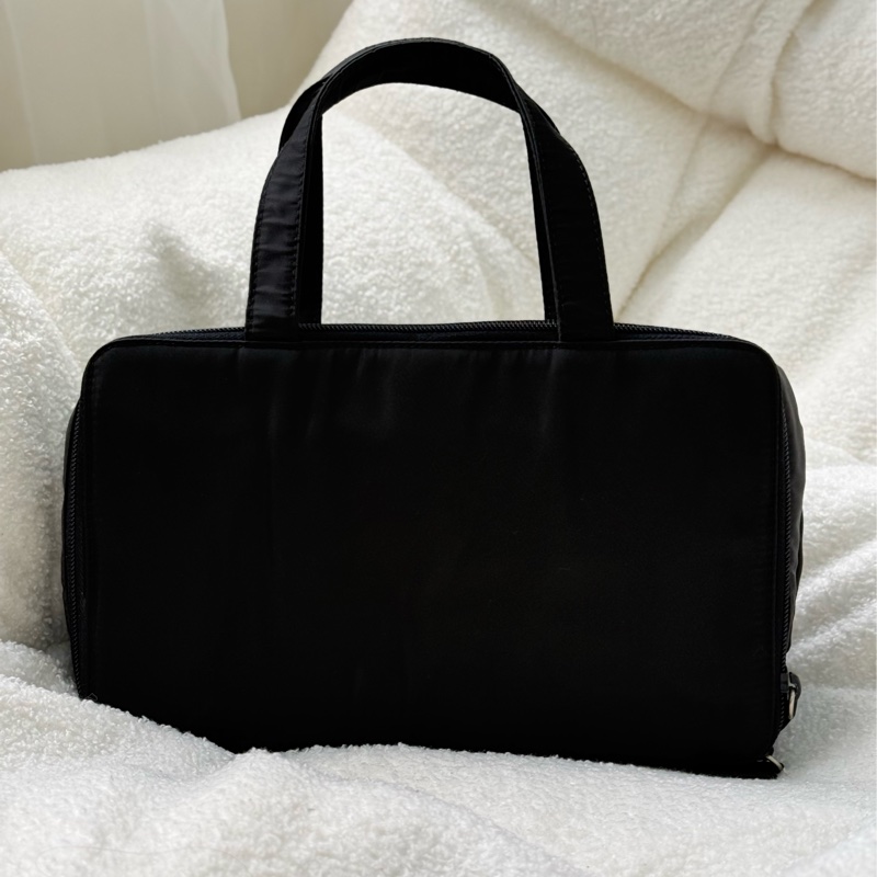 Prada多功能黑色保齡球包-1