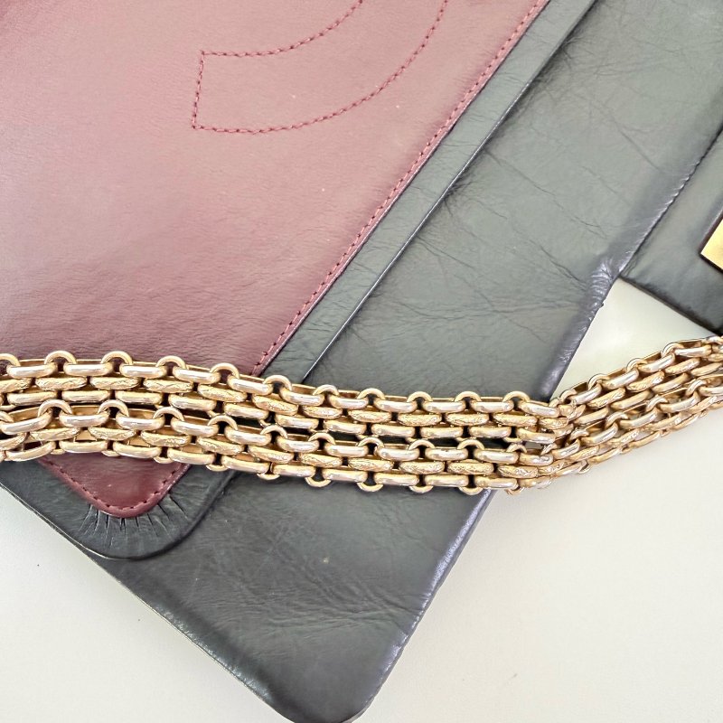 香奈兒 / Chanel 2.55 肩背包 大號 黑金牛皮 尺寸: 20×31.5×10 cm 年份:2010 年 13 開-10