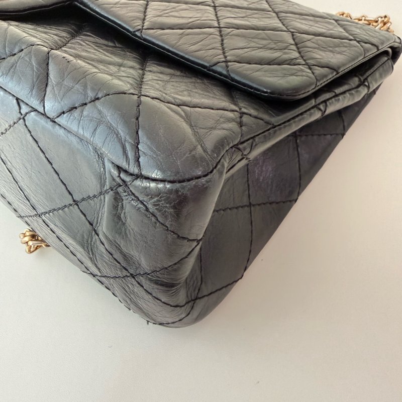 香奈兒 / Chanel 2.55 肩背包 大號 黑金牛皮 尺寸: 20×31.5×10 cm 年份:2010 年 13 開-15