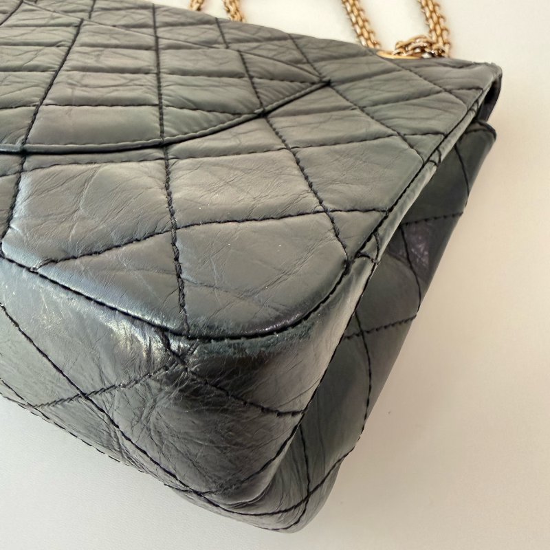 香奈兒 / Chanel 2.55 肩背包 大號 黑金牛皮 尺寸: 20×31.5×10 cm 年份:2010 年 13 開-17