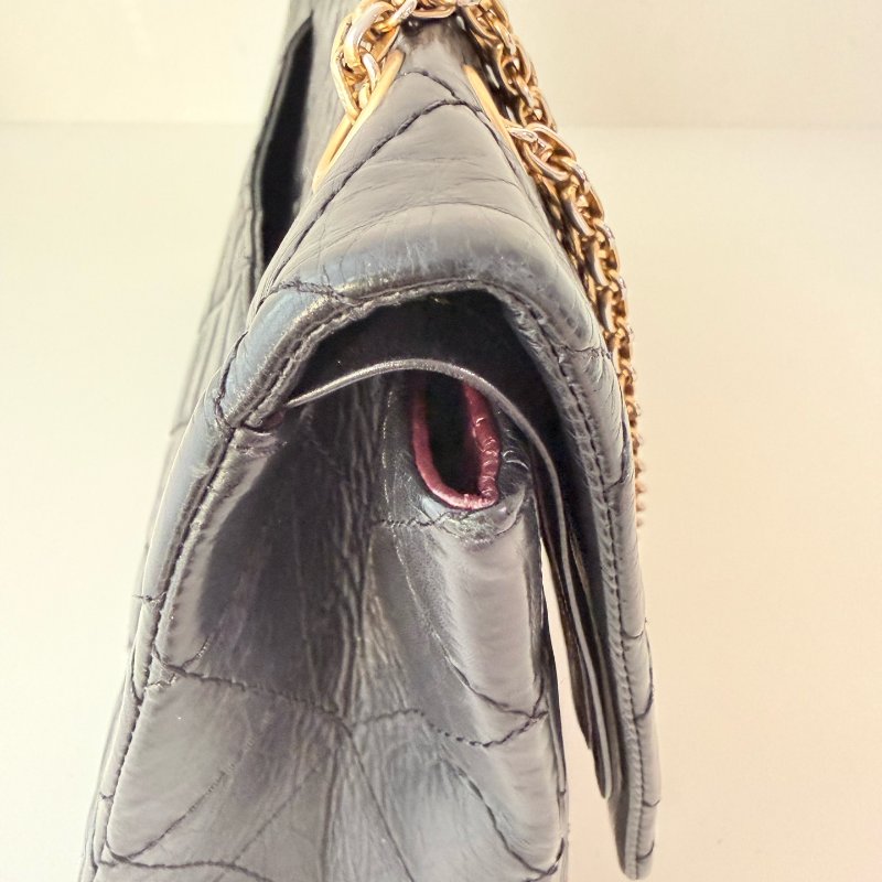 香奈兒 / Chanel 2.55 肩背包 大號 黑金牛皮 尺寸: 20×31.5×10 cm 年份:2010 年 13 開-19