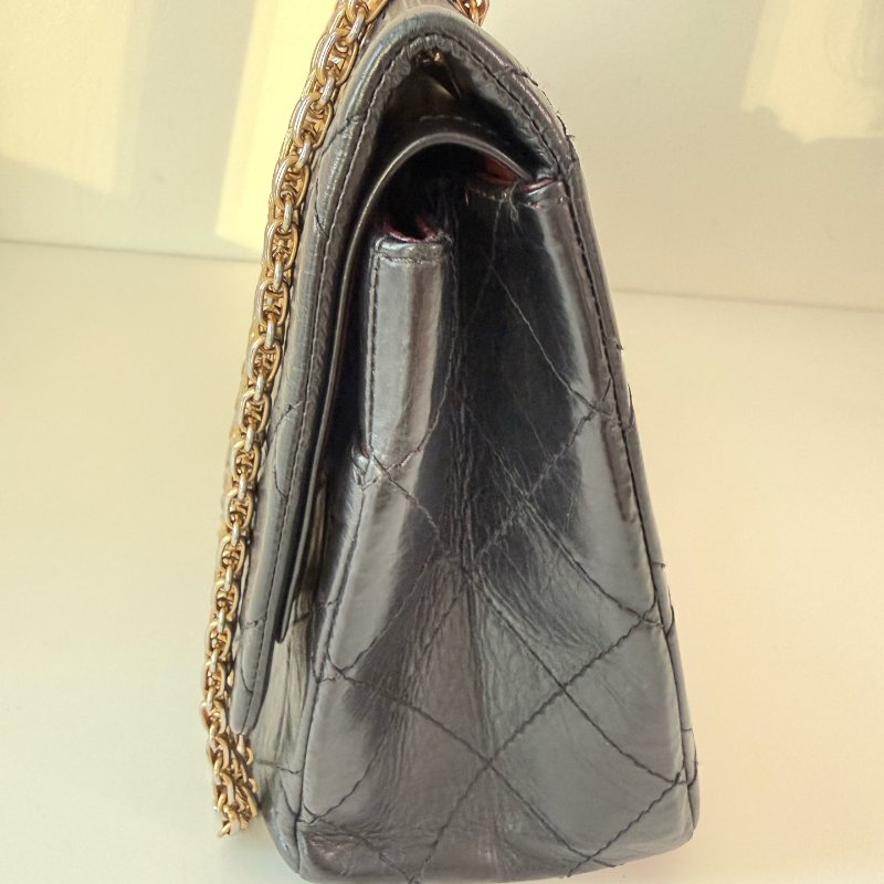 香奈兒 / Chanel 2.55 肩背包 大號 黑金牛皮 尺寸: 20×31.5×10 cm 年份:2010 年 13 開-21