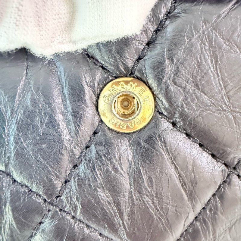 香奈兒 / Chanel 2.55 肩背包 大號 黑金牛皮 尺寸: 20×31.5×10 cm 年份:2010 年 13 開-23