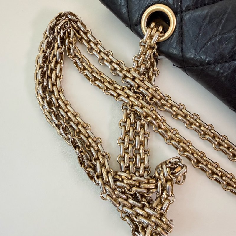 香奈兒 / Chanel 2.55 肩背包 大號 黑金牛皮 尺寸: 20×31.5×10 cm 年份:2010 年 13 開-32