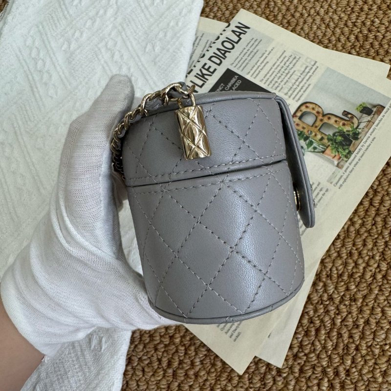 香奈兒 Chanel 化妝盒 海鷗灰 31 開無卡-1