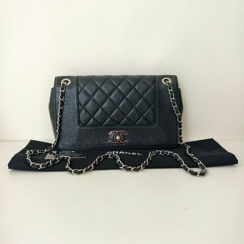 香奈兒 Chanel 腋下包 黑色 銀色金屬 23 開  年份：2017 年 97 新