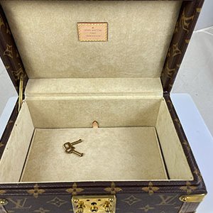 *奢華大道國際精品*【L3370】LV原花 Coffret Trésor 24 硬殼月光寶盒 M47003-4