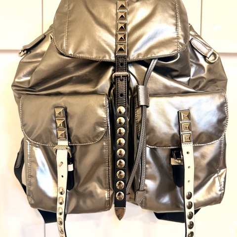 PRADA 銀色✨稀有款✨後背包 鉚釘尼龍雙肩包 (1BZ811)