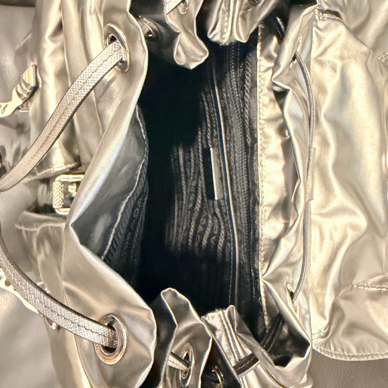 PRADA 銀色✨稀有款✨後背包 鉚釘尼龍雙肩包 (1BZ811)-3