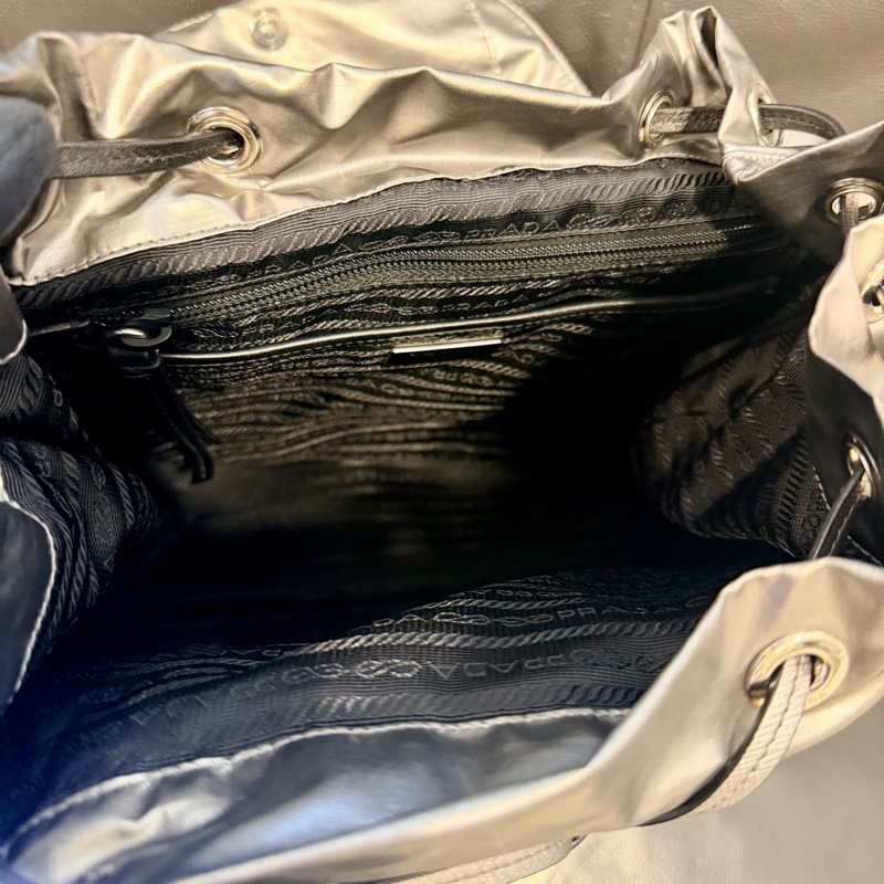 PRADA 銀色✨稀有款✨後背包 鉚釘尼龍雙肩包 (1BZ811)-9