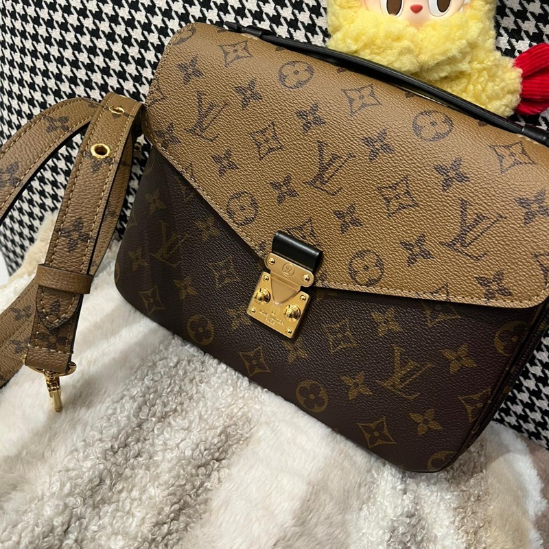 Lv Pochette Metis M44875 crossbody bag-1