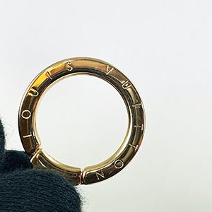 *奢華大道國際精品*【L3360】LV原花琺瑯/金色SPRING STREET 鏈帶手袋吊飾/鑰匙圈 M68999-2