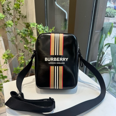Burberry  相機包 尺寸約22x16x5