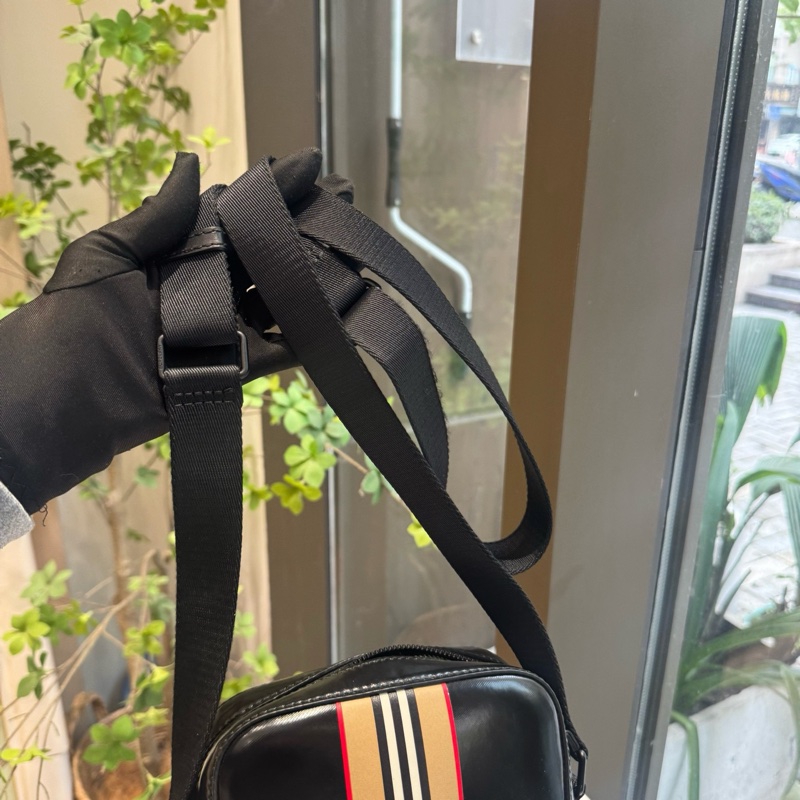 Burberry  相機包 尺寸約22x16x5-7
