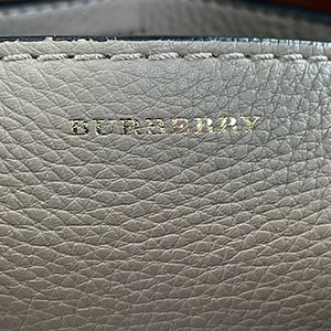 ＊奢華大道國際精品＊【B0349】BURBERRY 奶灰色/米白色牛皮手提斜背二用包-11