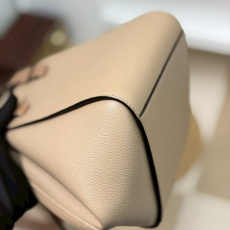 🏷Loewe 羅意威．Hammock Compact 吊床包-4