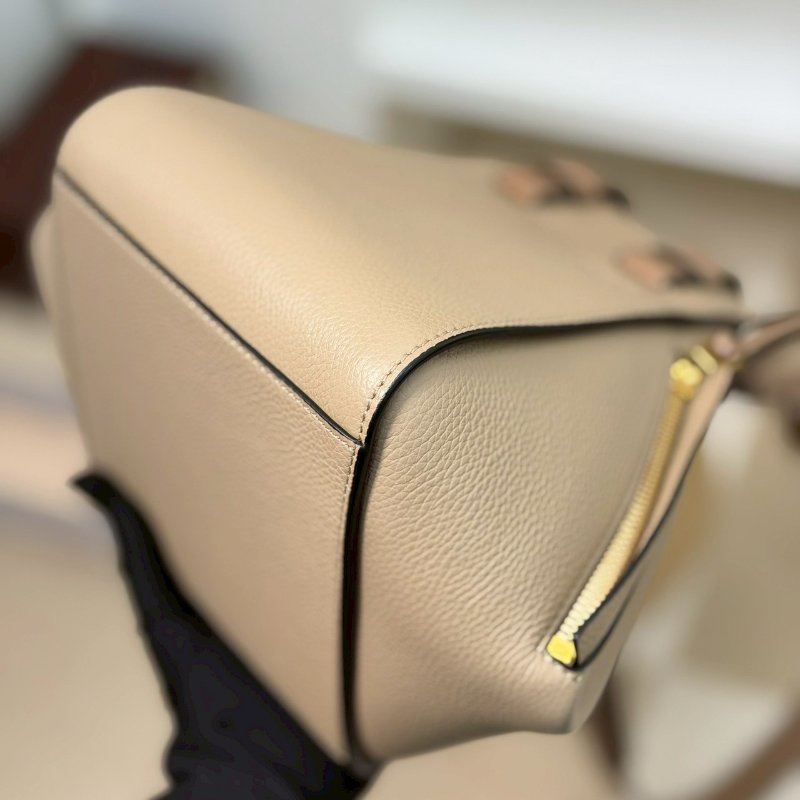 🏷Loewe 羅意威．Hammock Compact 吊床包-7