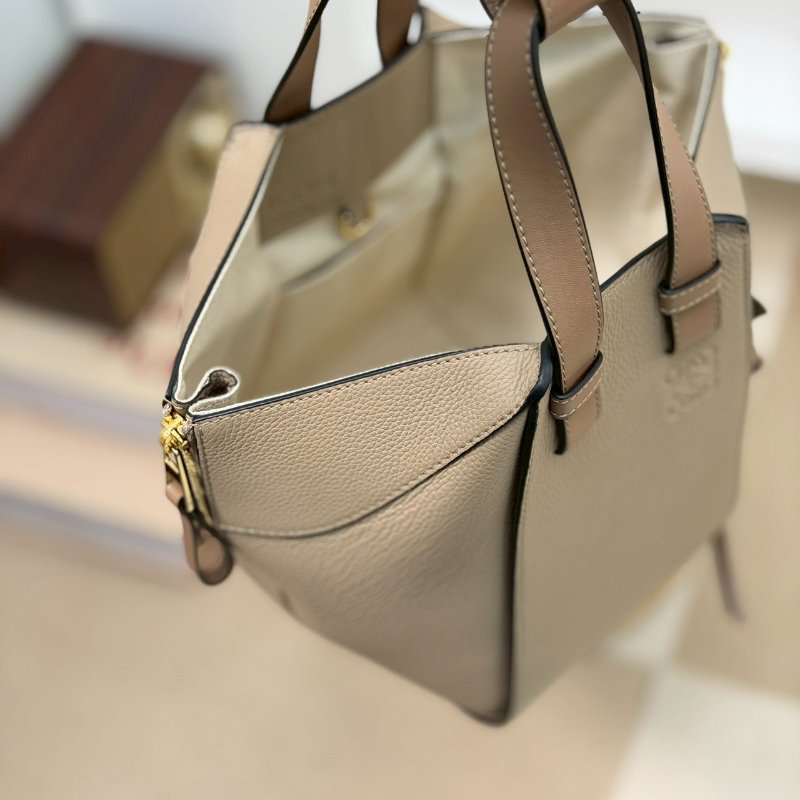 🏷Loewe 羅意威．Hammock Compact 吊床包-8