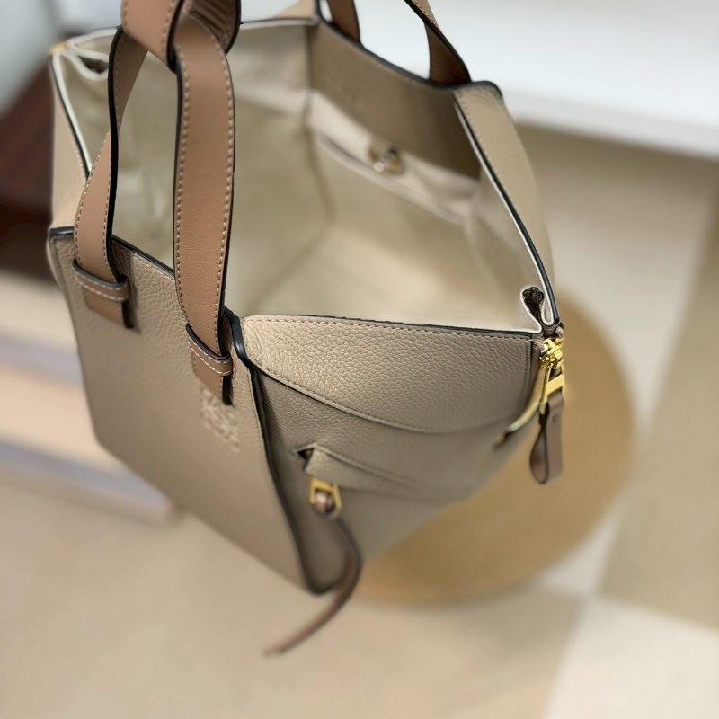 🏷Loewe 羅意威．Hammock Compact 吊床包-9