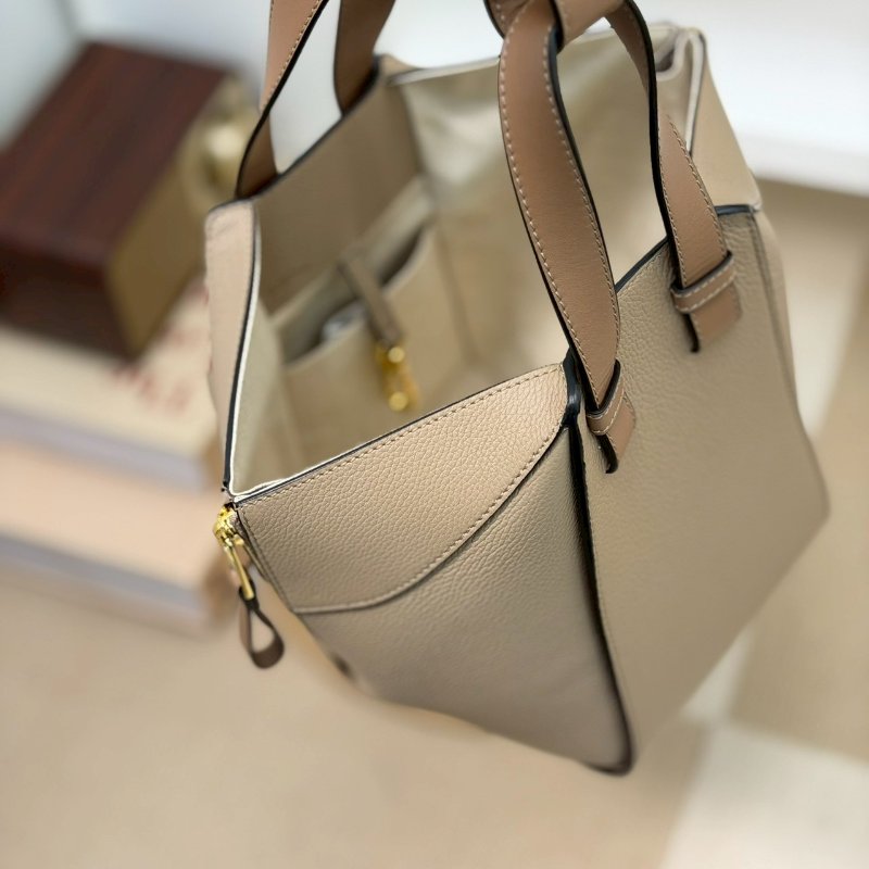 🏷Loewe 羅意威．Hammock Compact 吊床包-10