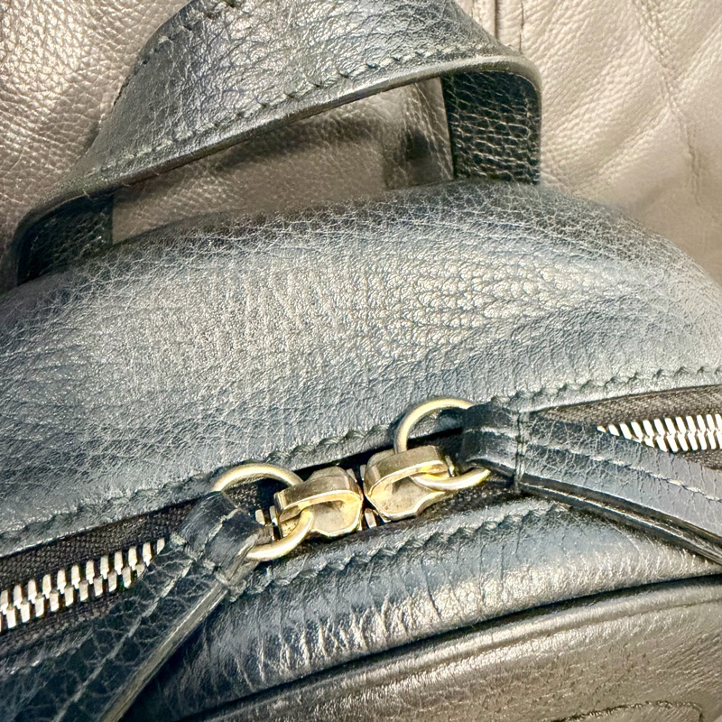 Gucci Soho 黑色荔枝紋牛皮金鏈後背包-2