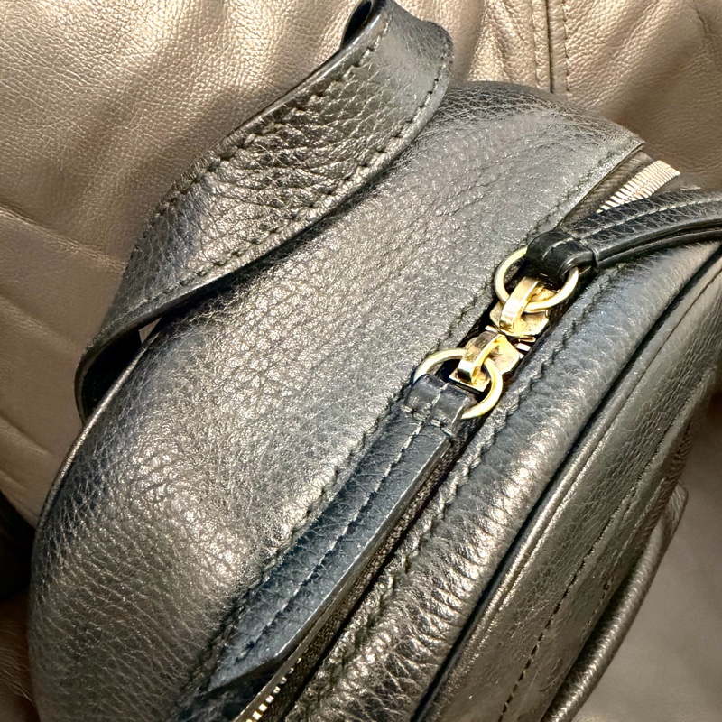 Gucci Soho 黑色荔枝紋牛皮金鏈後背包-4