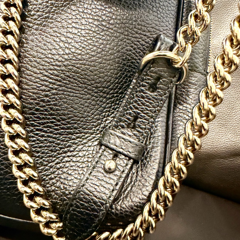 Gucci Soho 黑色荔枝紋牛皮金鏈後背包-16