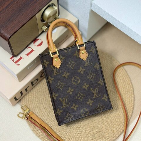 🏷LV 路易威登．Petit Sac Plat 老花琴譜包 M81295